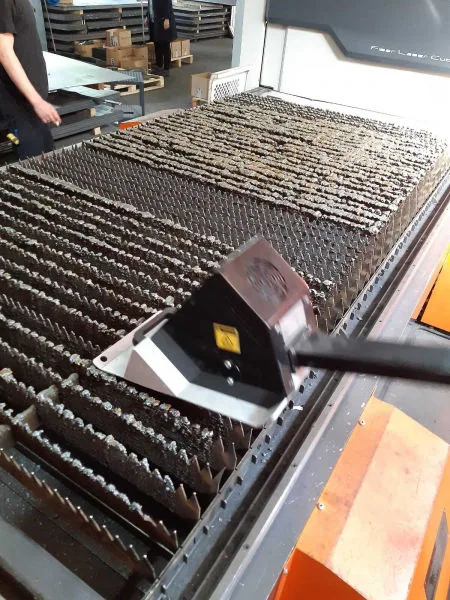 Laser slat cleaner